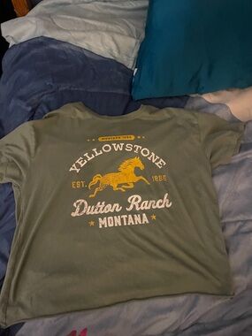 Yellowstone Dutton Ranch Graphic Crop Top - Olive Green